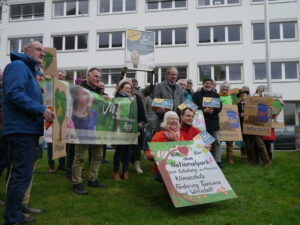 Read more about the article Große Zustimmung für Nationalpark-Bürgerbegehren -Bündnis übergibt Unterschriften an Kreis Höxter